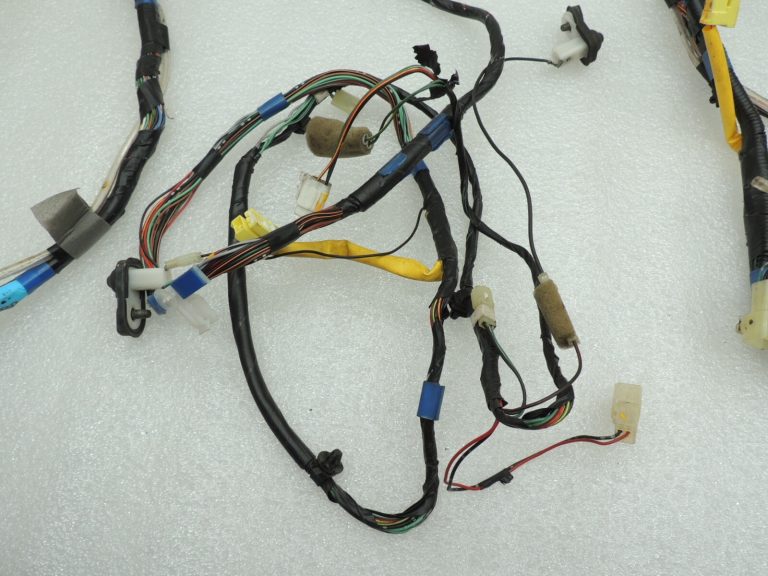 Suzuki Jimny III SN virsbūves grīdas elektroinstalācijas 3663076JA0