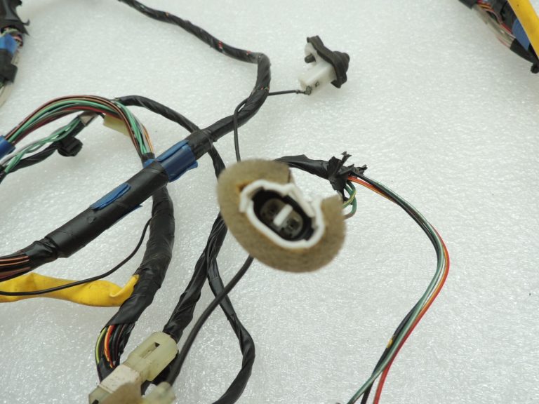 Suzuki Jimny III SN virsbūves grīdas elektroinstalācijas 3663076JA0