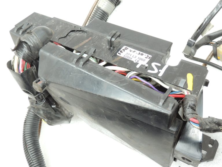 Isuzu Trooper 3 3.0TD 4JX1 motora nodalījuma elektroinstalācijas instalācijas drošinātāju kārba 8973034170