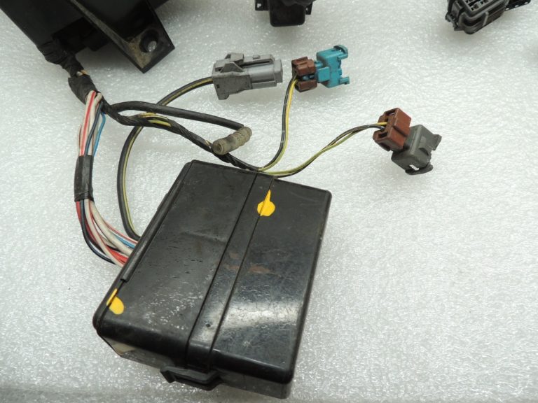 Isuzu Trooper 3 3.0TD 4JX1 motora nodalījuma elektroinstalācijas instalācijas drošinātāju kārba 8973034170