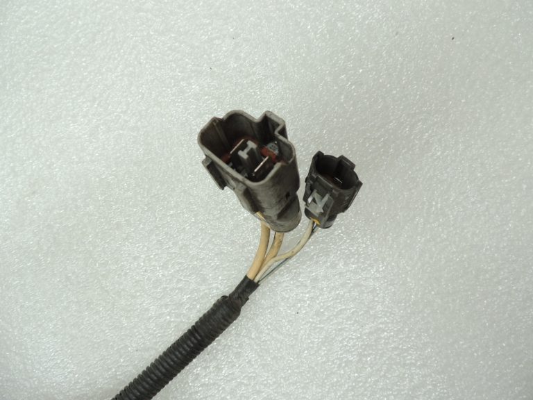 Isuzu Trooper 3 3.0TD 4JX1 motora nodalījuma elektroinstalācijas instalācijas drošinātāju kārba 8973034170