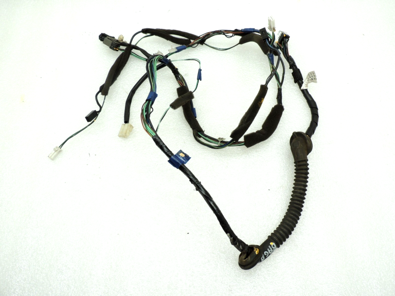Isuzu Trooper 3 aizmugurējo durvju elektroinstalācijas instalācija 8972113493