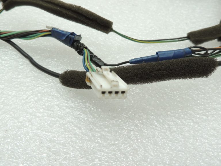 Isuzu Trooper 3 aizmugurējo durvju elektroinstalācijas instalācija 8972113493
