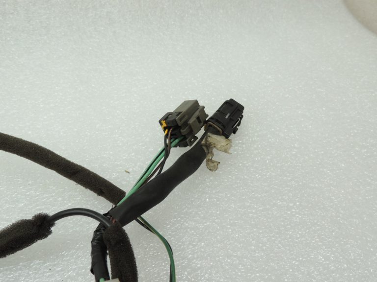 Isuzu Trooper 3 aizmugurējo durvju elektroinstalācijas instalācija 8972113493