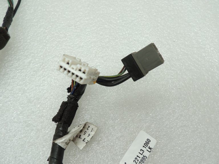 Isuzu Trooper 3 aizmugurējo durvju elektroinstalācijas instalācija 8972113493
