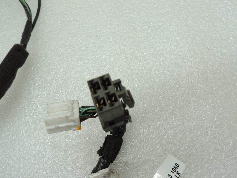Isuzu Trooper 3 aizmugurējo durvju elektroinstalācijas instalācija 8972113493