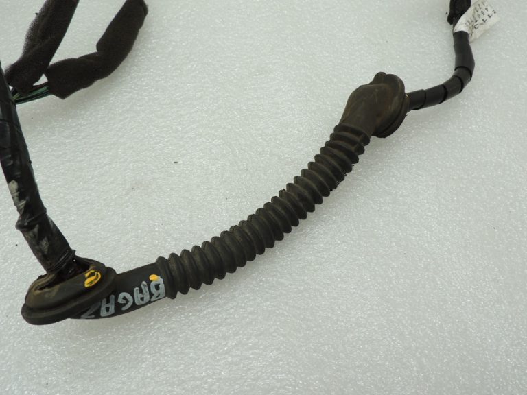 Isuzu Trooper 3 aizmugurējo durvju elektroinstalācijas instalācija 8972113493