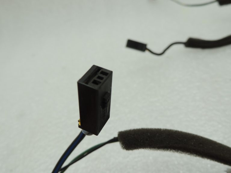 Isuzu Trooper 3 aizmugurējo durvju elektroinstalācijas instalācija 8972113493