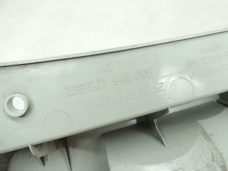 Skoda Roomster 5J aizmugurējais kreisais aizmugurējais lukturis 5J7945111 Aizmugurējais kreisais lukturis