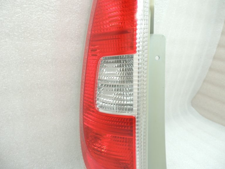 Skoda Roomster 5J aizmugurējais kreisais aizmugurējais lukturis 5J7945111 Aizmugurējais kreisais lukturis