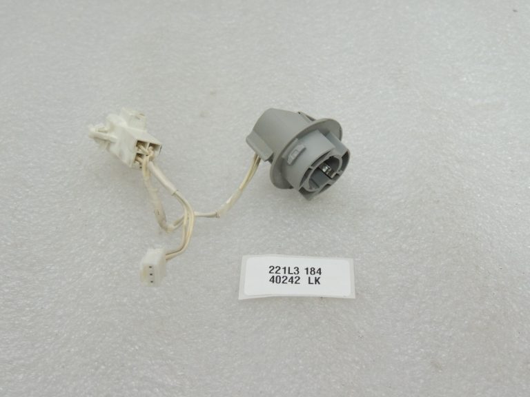 Toyota Avensis T27 Sedans Aizmugurējā luktura turētājs aizmugurējais ārējais 81555-05270
