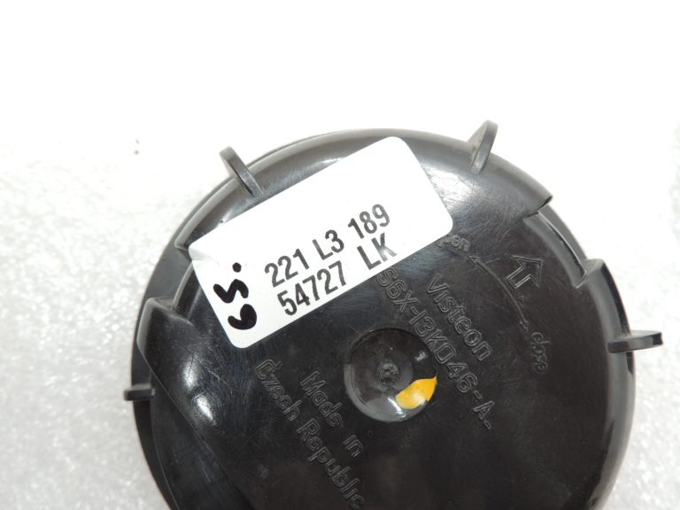 Ford Fiesta V halogēna lukturu vāka vāciņš 2S6X13K060AB