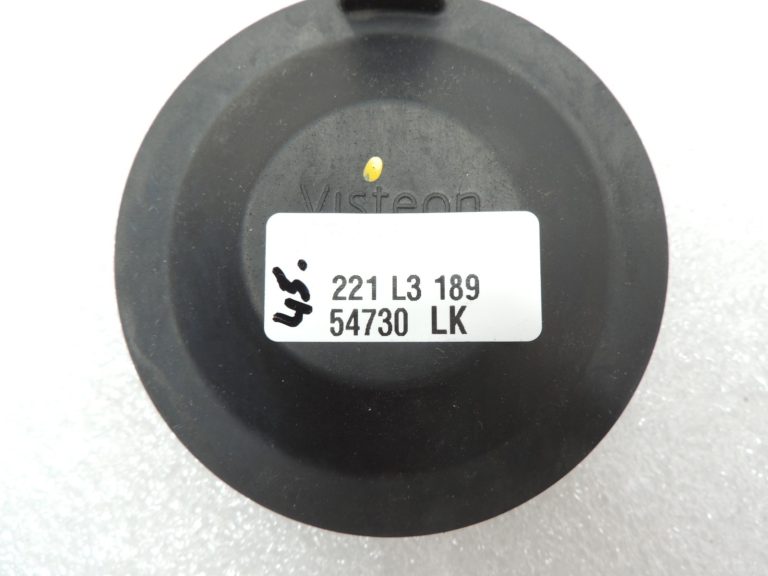 Ford Focus III halogēno lukturu vāku pāris 8M5113K046AA