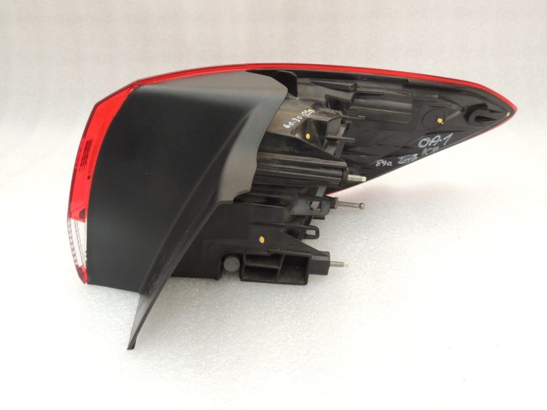 Opel Astra K Sports Tourer aizmugurējais kreisais ārējais lukturis 13427516 39077374