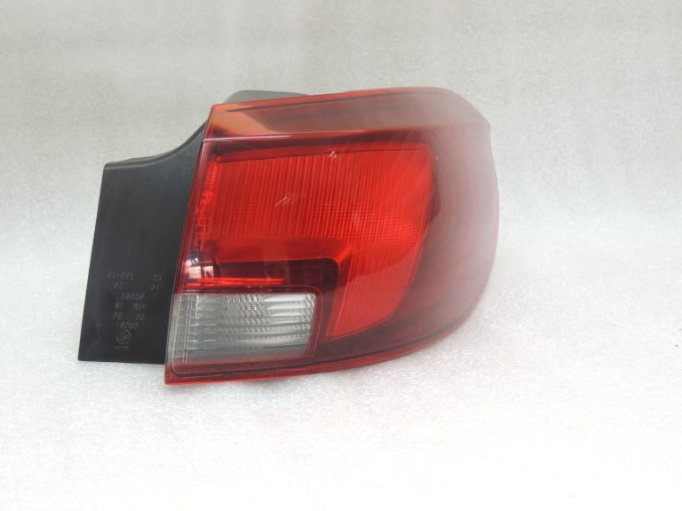 Opel Astra K Sports Tourer aizmugurējais labās puses lukturis 13427517 39077375