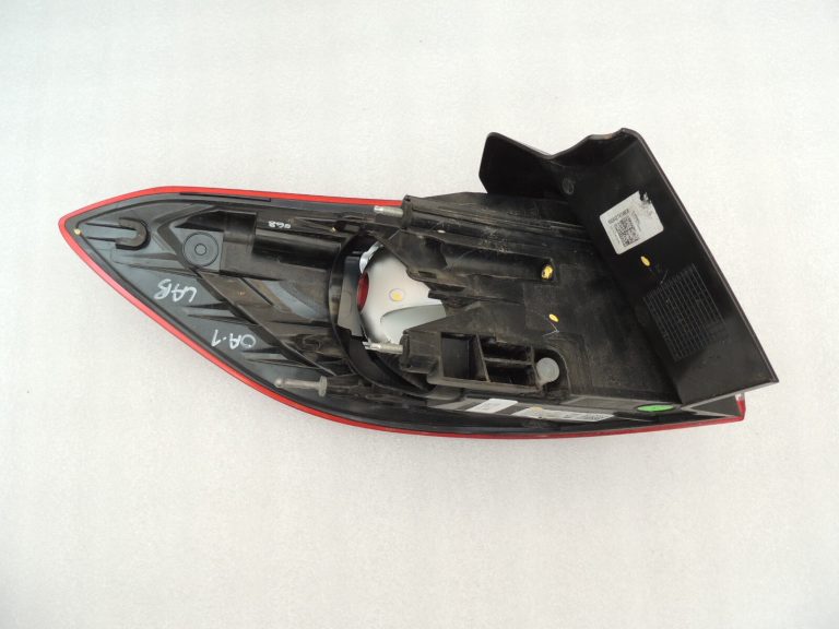 Opel Astra K Sports Tourer aizmugurējais labās puses lukturis 13427517 39077375