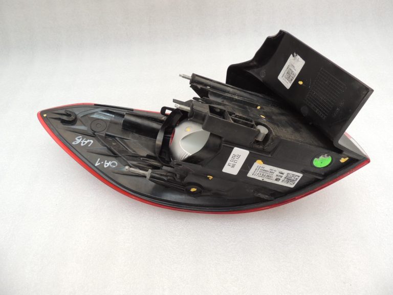 Opel Astra K Sports Tourer aizmugurējais labās puses lukturis 13427517 39077375