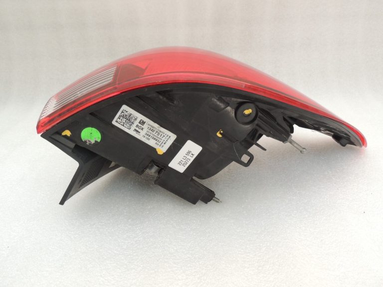 Opel Astra K Sports Tourer aizmugurējais labās puses lukturis 13427517 39077375