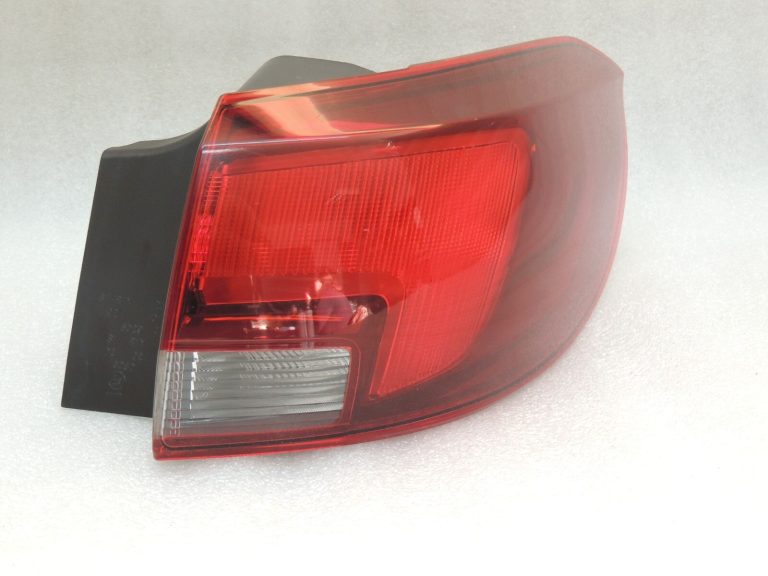 Opel Astra K Sports Tourer aizmugurējais labās puses lukturis 13427517 39077375