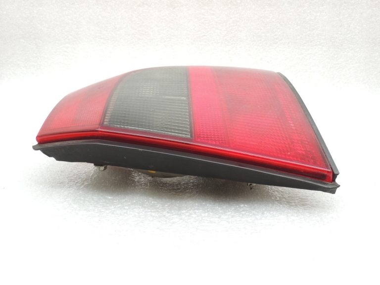Opel Vectra B Sedans Yorka aizmugurējais labais aizmugurējais lukturis 9119528