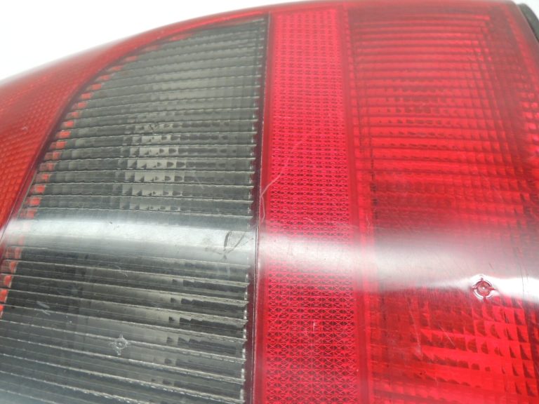Opel Vectra B Sedans Yorka aizmugurējais labais aizmugurējais lukturis 9119528