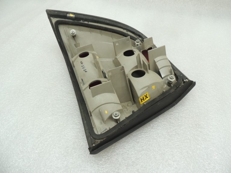 Opel Vectra B Sedans Yorka aizmugurējais labais aizmugurējais lukturis 9119528