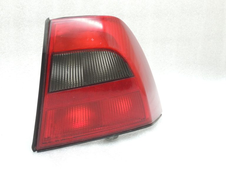 Opel Vectra B Sedans Yorka aizmugurējais labais aizmugurējais lukturis 9119528