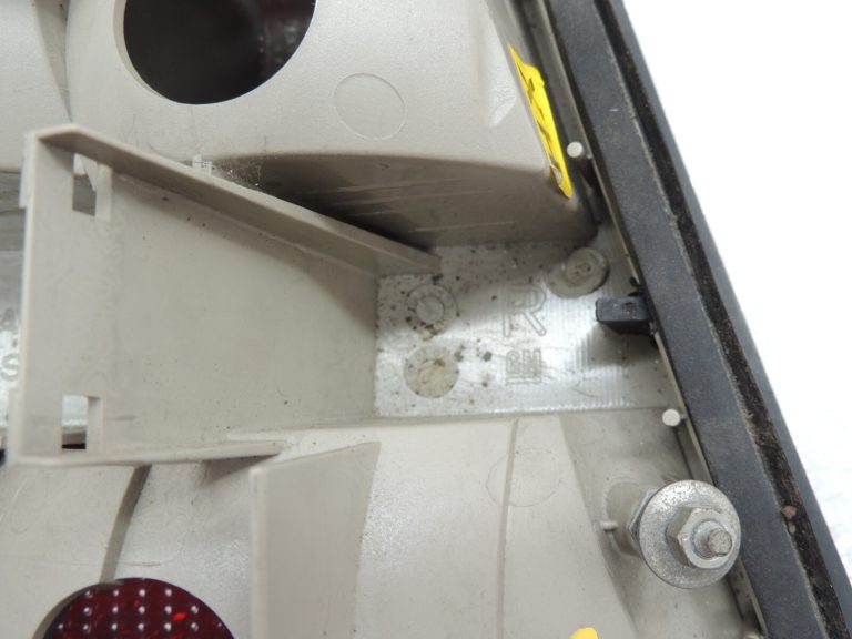 Opel Vectra B Sedans Yorka aizmugurējais labais aizmugurējais lukturis 9119528