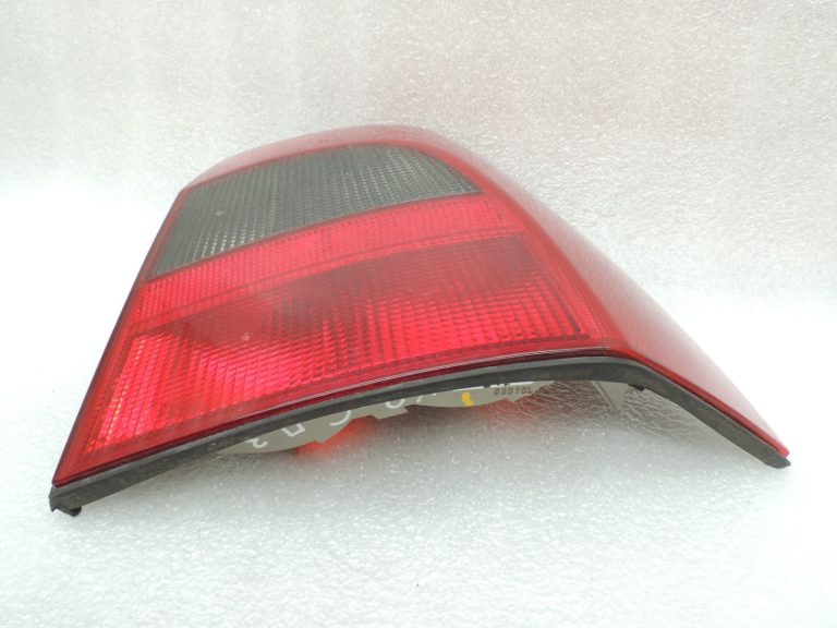 Opel Vectra B Sedans Yorka aizmugurējais labais aizmugurējais lukturis 9119528