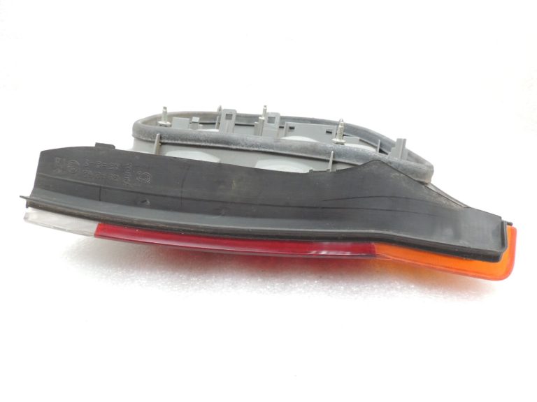 Opel Vectra C sedans aizmugurējais labais aizmugurējais lukturis 93174904