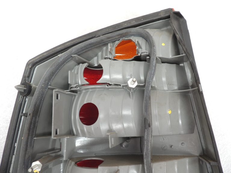 Opel Vectra C sedans aizmugurējais labais aizmugurējais lukturis 93174904