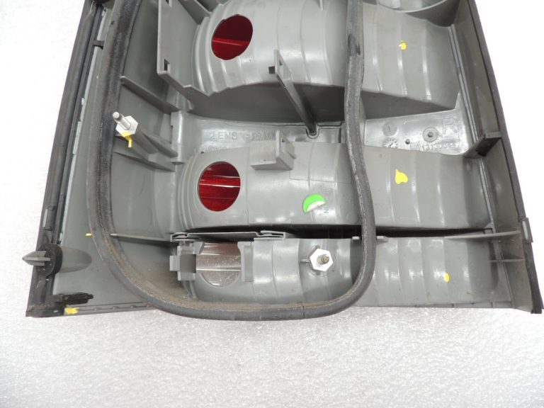 Opel Vectra C sedans aizmugurējais labais aizmugurējais lukturis 93174904