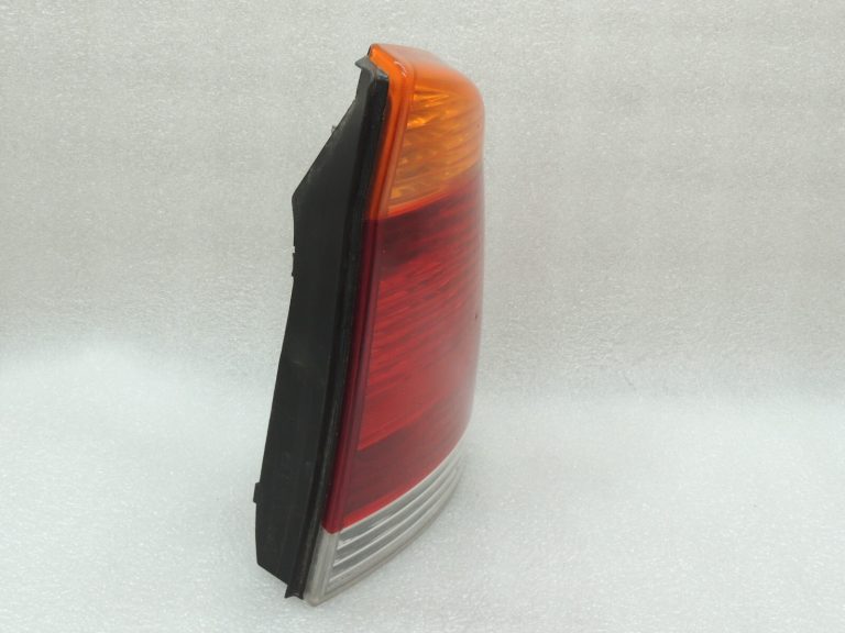 Opel Vectra C sedans aizmugurējais labais aizmugurējais lukturis 93174904