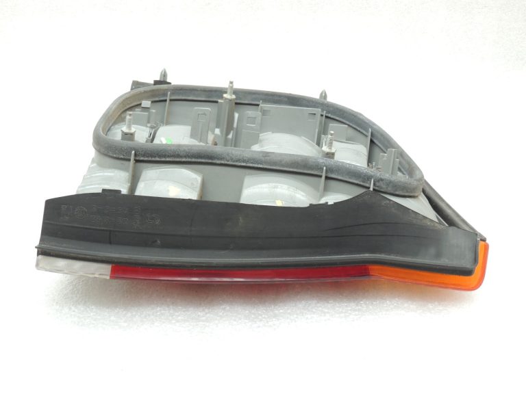 Opel Vectra C sedans aizmugurējais labais aizmugurējais lukturis 93174904