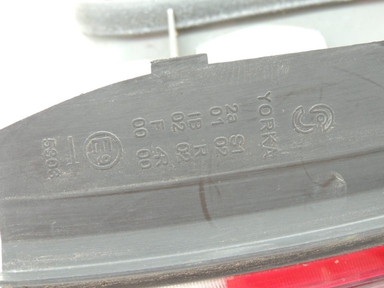 Opel Vectra C sedans aizmugurējais labais aizmugurējais lukturis 93174904