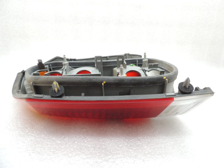 Opel Vectra C sedans aizmugurējais labais aizmugurējais lukturis 93174904