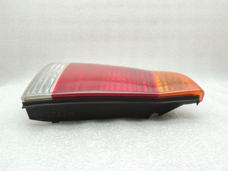 Opel Vectra C sedans aizmugurējais kreisais aizmugurējais lukturis 93174903