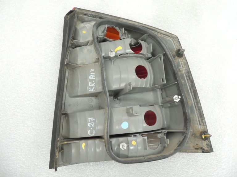 Opel Vectra C sedans aizmugurējais kreisais aizmugurējais lukturis 93174903