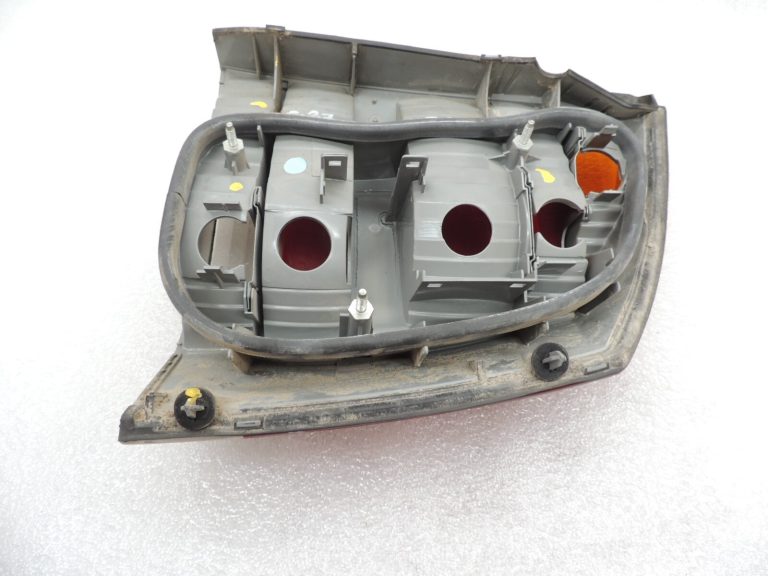 Opel Vectra C sedans aizmugurējais kreisais aizmugurējais lukturis 93174903