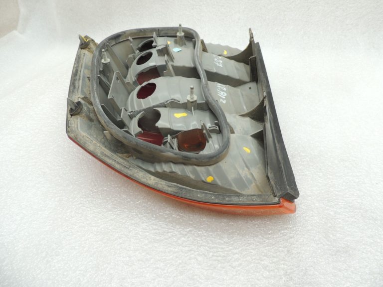 Opel Vectra C sedans aizmugurējais kreisais aizmugurējais lukturis 93174903