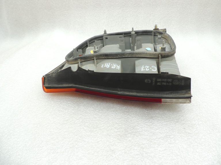 Opel Vectra C sedans aizmugurējais kreisais aizmugurējais lukturis 93174903