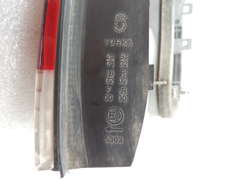 Opel Vectra C sedans aizmugurējais kreisais aizmugurējais lukturis 93174903
