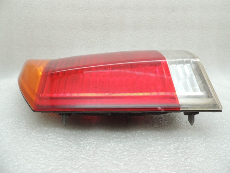 Opel Vectra C sedans aizmugurējais kreisais aizmugurējais lukturis 93174903