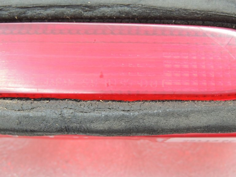 Mazda 626 GF Hečbeks Bremžu signāllukturis Trešais bremžu lukturis NA1251580C Bremžu signāllukturis