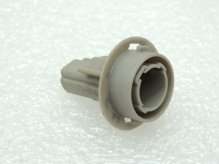 Mazda 626 GF Hečbeks Trešās bremžu gaismas spuldzes ligzda NA1251584A