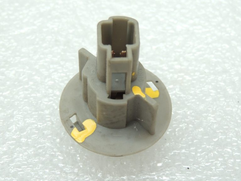 Mazda 626 GF Hečbeks Trešās bremžu gaismas spuldzes ligzda NA1251584A