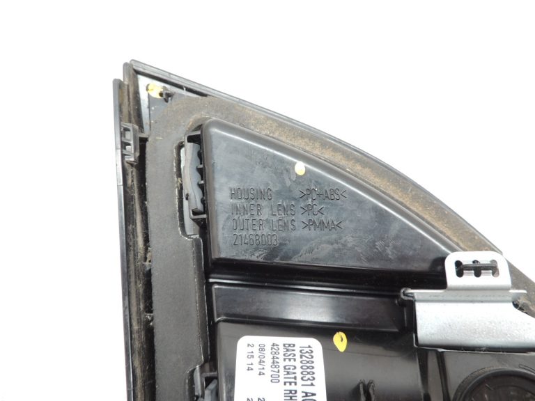 Opel Zafira C aizmugurējais aizmugurējais lukturis aizmugurējā labajā pusē 13288831