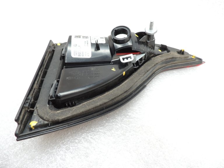 Opel Zafira C aizmugurējais aizmugurējais kreisais salona aizmugurējais lukturis 13288832