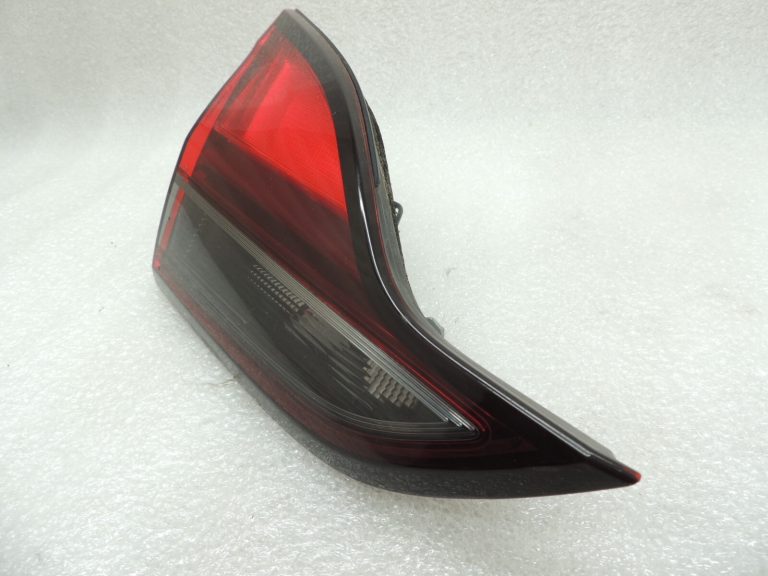 Opel Zafira C aizmugurējais aizmugurējais kreisais salona aizmugurējais lukturis 13288832