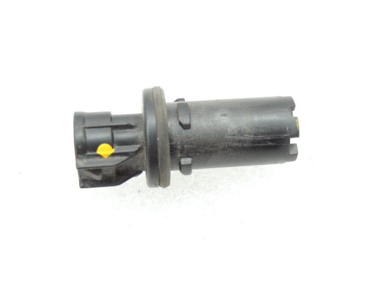 Toyota Corolla Verso II R10 priekšējo lukturu stāvgaismas spuldzes turētājs 8113822680